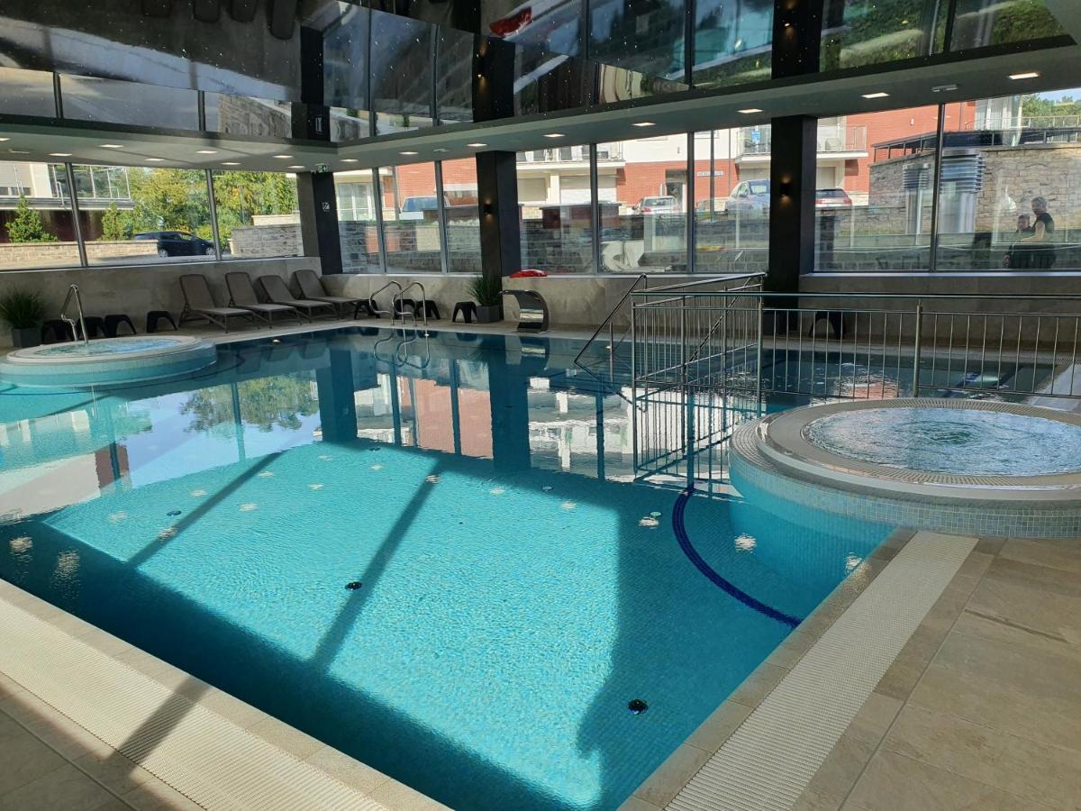 Apartament Szafir W Budynku Basenowym Morska Klifowa Rewal Exterior foto